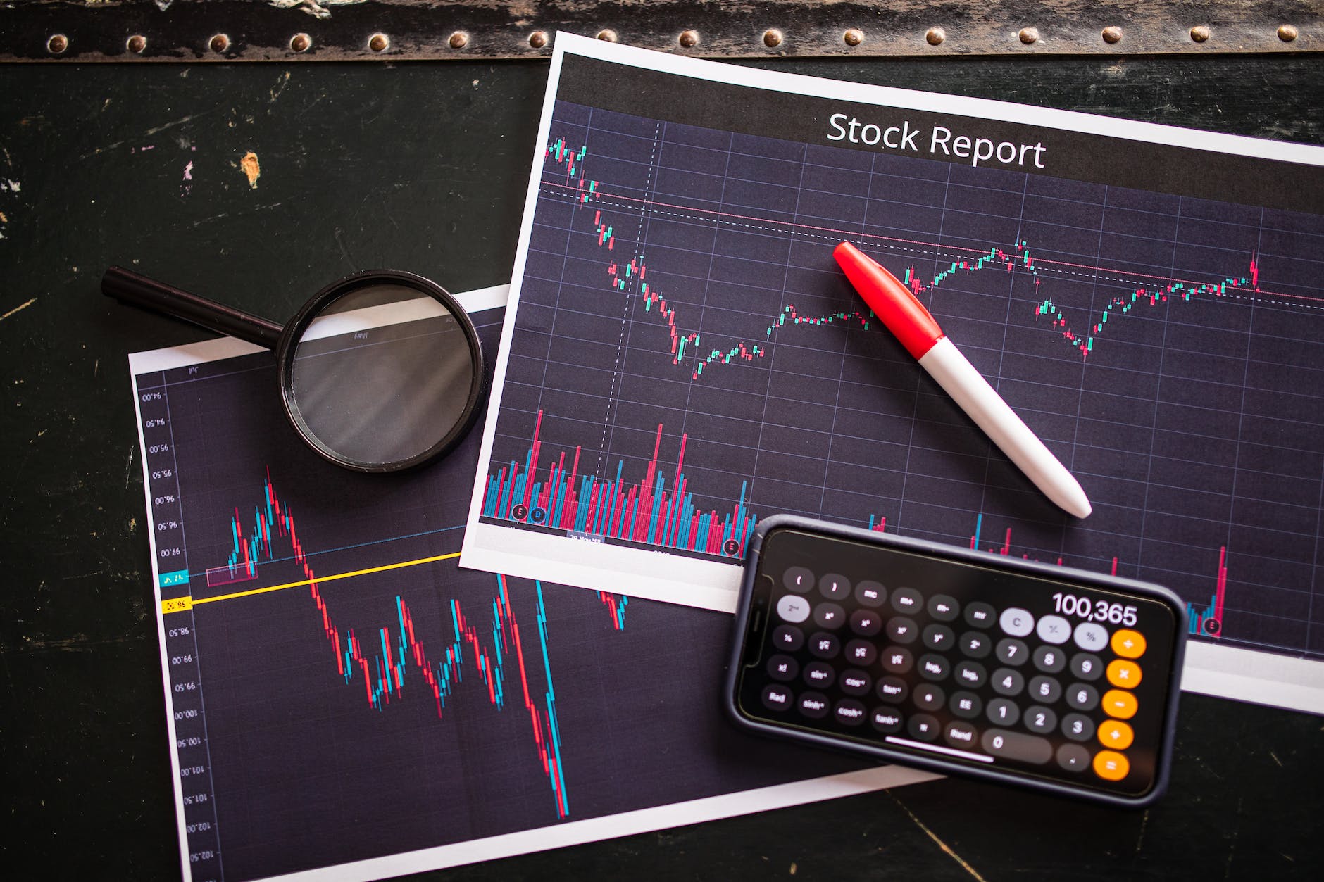 Examine data in the form of charts